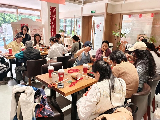 就业是民生之本，技能是就业之基。4月22日，由武侯区人社局指导，武侯区就业服务中心、武侯区火车南站街道办事处、武侯区锦官新城社区居委会联合主办，瑞方人力提供技术支持的“2026年火车南站街道锦官新城社 第2张